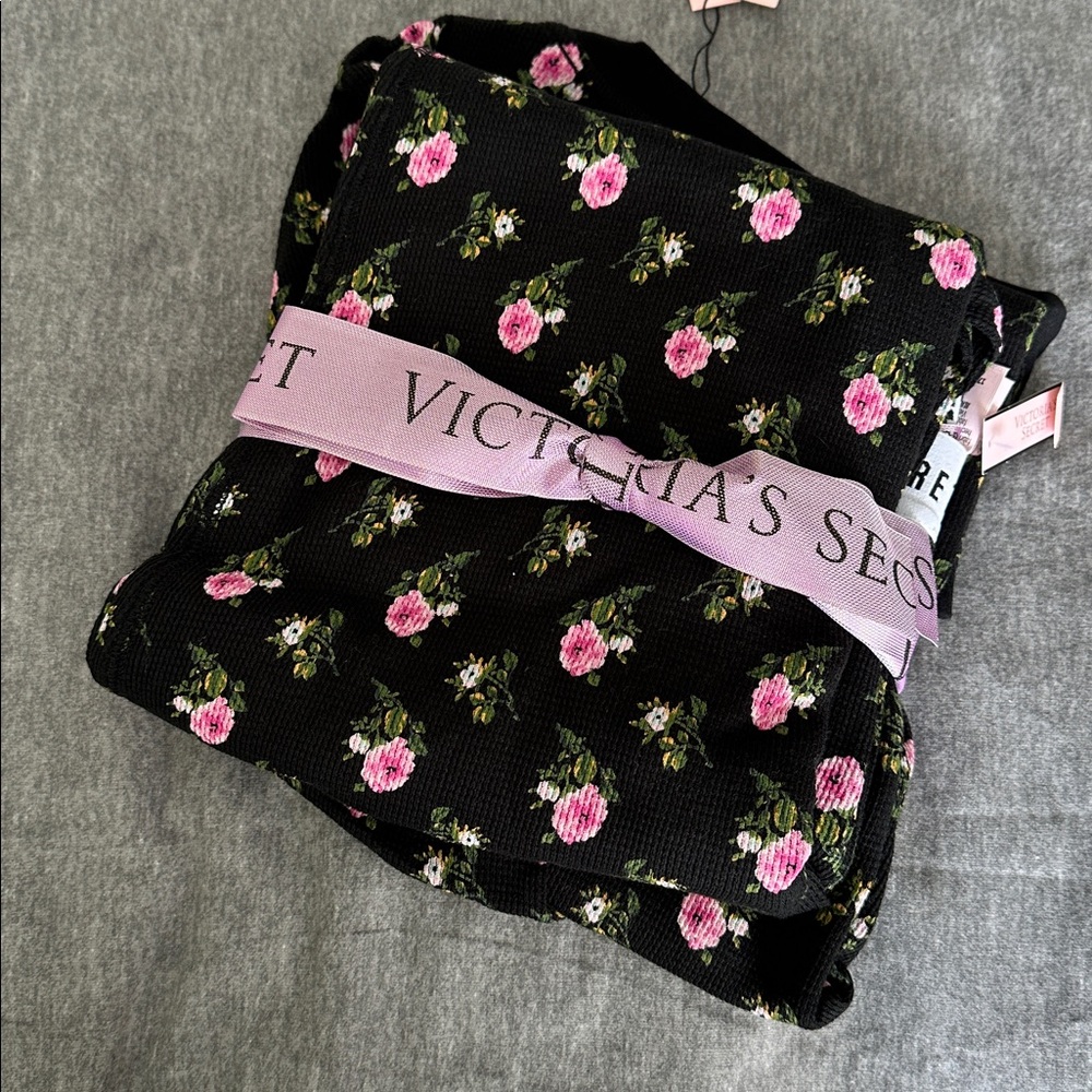 🎄Victoria's Secret Black Floral Thermal PJ Set🎄 - Picture 2 of 3